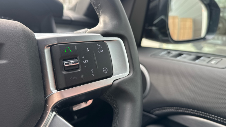 Land Rover Discovery 3.0 D300 Dynamic SE 5dr Auto Diesel Station Wagon